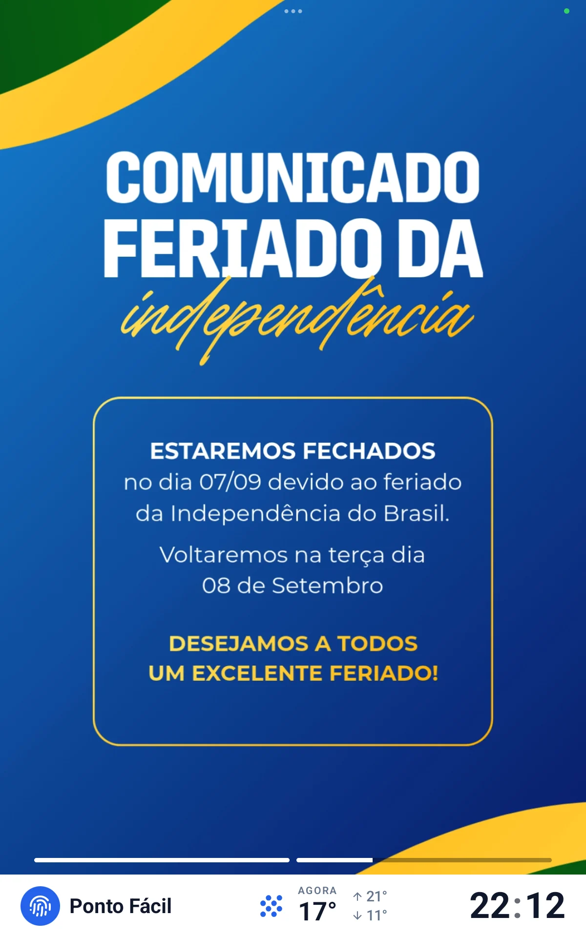 Totem de ponto exibindo um comunicado publicado pelo RH, com a hora e a previsão do tempo na barra de baixo.